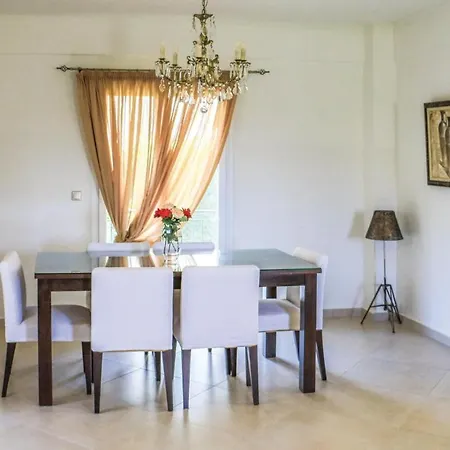 Stunning In With 4 Bedrooms And Wifi
