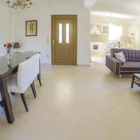 Stunning In With 4 Bedrooms And Wifi * 디아코프토