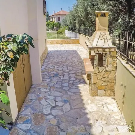 Stunning In With 4 Bedrooms And Wifi * Diakopto