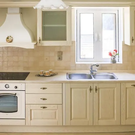 Stunning In With 4 Bedrooms And Wifi *